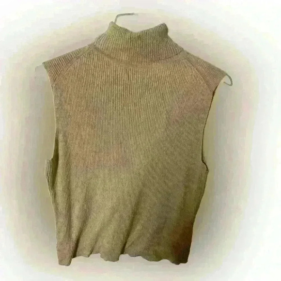 Gold Turtleneck Sleeveless Blouse - Picture 2 of 3